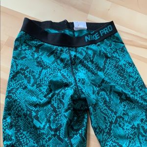 Nike pro Capris